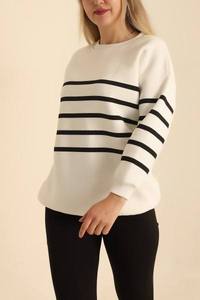 Sweat-shirt décontracté à manches longues avec motif rayé horizontal noir classique pour un style intemporel et confortable au quotidien - Product Image 5