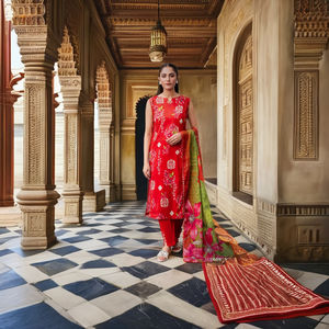 Ssumaira 3PC Digital impreso Salwar Kameez para fiestas Lawn Shirt Pure Check Lawn Dupatta Dyed Cambric Trouser - Product Image 1