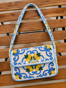 Sac à bandoulière de luxe artisanal personnalisé, motif floral bleu et jaune, tendance, robuste, léger et sûr, à porter en bandoulière - Product Image 4