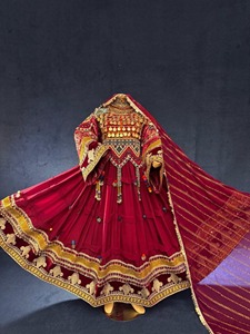 Robe ethnique longue à manches longues et à capuche, style bohème vintage, brodée de rouge, pour femmes adultes, Inde, Pakistan - Product Image 1