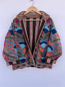 Chaqueta Bomber Azul de Terciopelo Suzani, Tejida, Transpirable, Hecha a Mano, Bordada, Acolchada, con Letras, Estilo Bohemio, Étnico, para Festival, Invierno, de Nailon y Lana - Product Image 4