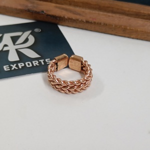 Bague Magnétique Thérapeutique en Cuivre Élégante, Design Chaîne Tressée, Bijou Artisanal Tendance pour Hommes et Femmes - Product Image 6