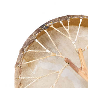 Tambor Chamánico Tradicional Grande Hecho a Mano con Marco de Piel Animal Natural para Música Ritual y Sanación Energética - Product Image 6