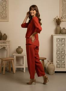 Ensemble coordonné femme en coton slub orange rouille, comprenant un haut uni à col rond et un pantalon palazzo à manches trois quarts, entièrement cousu, style ethnique. - Product Image 3