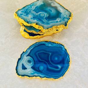 Vente en gros Dessous de verre écologique poli Love en cristal naturel bleu agate tranche de pierres précieuses plaquées or avec bords dorés Décoration intérieure - Product Image 3