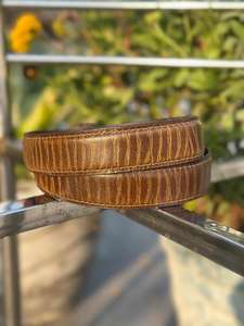 Ceinture en cuir véritable faite à la main de haute qualité pour homme, avec boucle en fer brodée, largeur 3,5 cm, design élégant et formel pour le bureau et les affaires - Product Image 2