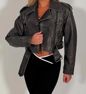 Blouson moto court noir en similicuir délavé pour femme, fermeture éclair sur le devant, ceinture, manches longues, coupe classique, toutes saisons, couleur unie - Product Image 1