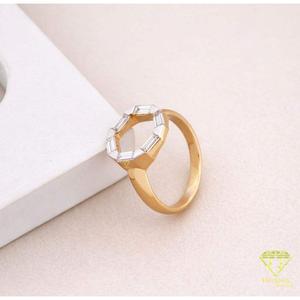 Anillo Abierto Moderno con Moissanita Geométrica Baguette en Oro Amarillo de 14K, Anillo Minimalista para Compromiso o Aniversario - Product Image 2