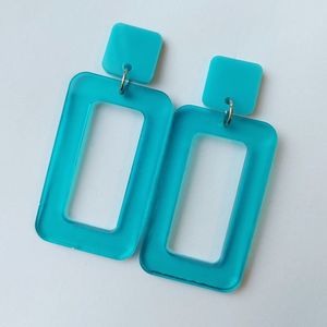 Boucles d'oreilles classiques en résine avec fleurs séchées véritables, qualité export, design personnalisé pour mariage et soirée - Product Image 1