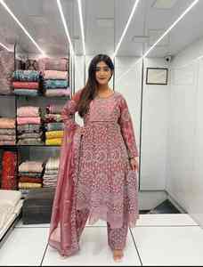 Traje de Fiesta Étnico Indio Bordado para Adultos, Vestido Largo para Mujer Talla Grande, Bordado Intenso, Listo para Usar, Vestido Pantalón Color Frambuesa - Product Image 2