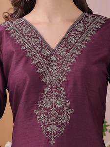 Ensemble Kurta en soie brodée violette avec pantalon et dupatta, vêtements décontractés pour femmes, style traditionnel indien pakistanais, longueur genou, coupe classique - Product Image 5