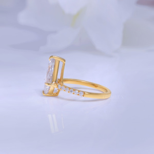 Anillo de compromiso de moissanita con corte cometa, engaste de oro de 10K con banda de diamantes, joyería clásica para mujer - Product Image 6