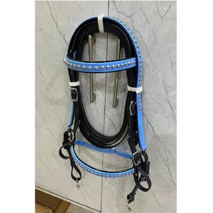Cabezada azul cielo y negra con surcingle de PVC (BIOTHENE), frontal y paseador con tachuelas metálicas, juego de brida impermeable para caballo LLT - Product Image 2