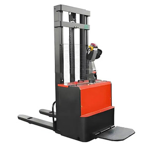 Montacargas para pasillos muy estrechos con diseño de cabina ergonómica para la comodidad del operador durante largas horas de trabajo - Product Image 1