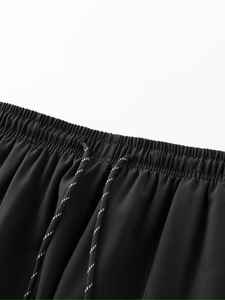 Meilleurs shorts décontractés pour hommes en gros pour l'été, la gym, la plage, motif uni, en toile extensible, avec logo personnalisé - Product Image 5