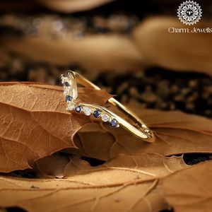 Anillo de compromiso romántico con alas de moissanita chapado en oro de 10 quilates y plata Charm Jewels, engaste de púas, joyería para mujer - Product Image 2