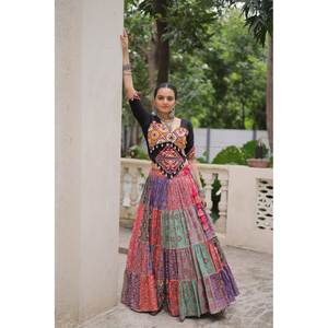Lehenga Choli Bordado Especial para Navratri con Encaje Codi, Ropa para Actuaciones - Product Image 4