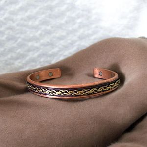 Elegante Brazalete Magnético de Cobre Puro con Detalle de Nudos Geométricos, Joyería de Moda de Lujo Hecha a Mano con Grabado - Product Image 1