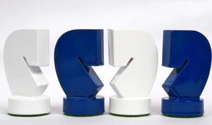 Juego de ajedrez premium de la serie Berliner, piezas de madera azules y blancas, Rey de 3.7 pulgadas, a un precio asequible. - Product Image 6