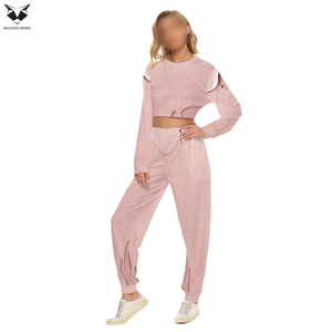Conjunto Deportivo Casual de Dos Piezas para Mujer, Top Corto y Pantalones Deportivos en Color Rosa, Ideal para Fitness, Viajes, Ejercicio y Comodidad Diaria - Product Image 4