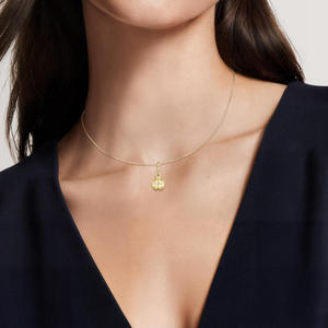 Collier en diamant avec pendentif coccinelle et chaîne à maillons trombone - Product Image 4
