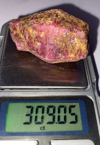พลอยทับทิมดิบธรรมชาติจากเคนยา เหมืองเฟโมส จอห์น โซล น้ำหนัก 309.5 กะรัต - Product Image 5