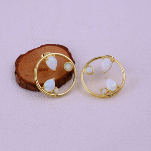 Pendientes de aro con ópalo de fuego etíope - Pendientes de tuerca con racimo de piedras preciosas chapados en oro de 18k - Joyería artesanal de octubre, regalo - Product Image 4
