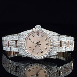 Reloj de Lujo Estilo Hip Hop en Oro Rosa y Oro Blanco con Diamantes Moissanite, Esfera Redonda Totalmente Adornada y Visualización de Fecha - Product Image 2
