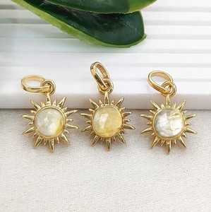 จี้หินรูไทล์สีทองทรงกลมขนาด 6 มม. ชุบทองคำ - จี้ทรงกลมประดับขอบทอง - Product Image 1