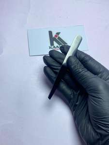 Pince à épiler professionnelle en acier inoxydable KAAMIR INSTRUMENTS, réutilisable, à pointe inclinée de précision pour cils et sourcils - Product Image 4