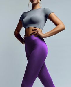 Leggings de fitness pour femmes, taille mi-haute, tricotés, unis, extensibles, coupe ajustée, pour yoga et entraînement en salle de sport, respirants, séchage rapide, écologiques - Product Image 1
