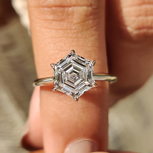 เพชรทรงหกเหลี่ยมเจียระไนแบบสเต็ปคัท น้ำหนักรวม 1.00 กะรัต คุณภาพระดับ Royal Asscher ผลิตในห้องปฏิบัติการ สี F ความสะอาดระดับ VVS ได้รับการรับรองจาก IGI รุ่น IGR61349726 - Product Image 3