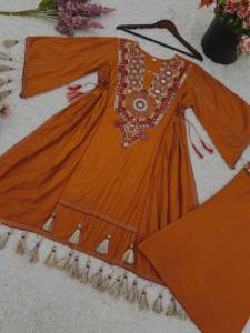 Ensemble Kurta et Palazzo brodé pour femme, style indien pakistanais, avec travail de miroirs et pompons, tenue ethnique - Product Image 4