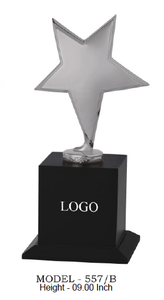 Trophée étoile modèle 698 plaqué or, argent et or rose avec gravure de logo pour activités promotionnelles, avec base en bois noir - Product Image 5