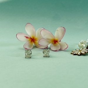 Pendientes de diamantes cultivados en laboratorio con certificación GIA de 1.25 CT, corte radiante, color E, VVS1, corte excelente, para oro blanco de 18k, diseño unisex minimalista. - Product Image 1