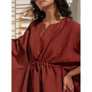 Vestido Midi Bohemio de Lino y Algodón Rojo Óxido, Cintura Ajustable, Corte Holgado, Estilo Veraniego Informal - Product Image 1