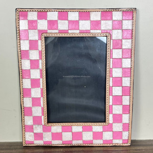 Marco de fotos de tablero de ajedrez rosa y blanco Marco de escritorio decorativo de cuero mecanizado a mano moderno venta al por mayor decoración del hogar tamaños personalizables - Product Image 4