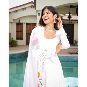 Ensemble de costume en mousseline de soie peint à la main Aishwarya taille XS, couleur blanche - Product Image 1