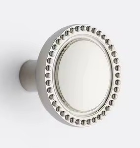 Manijas de Puerta Metálicas de Acabado Contemporáneo, Duraderas, para Interiores y Exteriores, Decorativas - Product Image 1