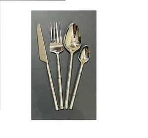 NOUVEAU Vente Vaisselle d'hôtel de grande classe Couteau en laiton Fourchette Cuillère Vintage Mariage Couverts en or Cuillère et fourchette réutilisables Manche mince - Product Image 1