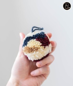 Grande boule pompon multicolore pour un look unique sur la table à manger. Achetez directement auprès du fournisseur au prix de gros. - Product Image 5