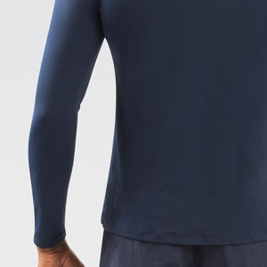 เสื้อรัดรูปแขนยาวระบายอากาศแห้งเร็วสำหรับออกกำลังกาย ยี่ห้อ OEM  รับสกรีนโลโก้ด้วยเทคนิค Sublimation ผลิตจากโพลีเอสเตอร์ สำหรับผู้ชาย เล่นกีฬาทางน้ำ - Product Image 4