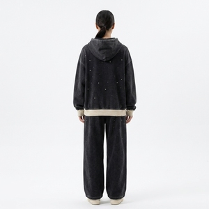 Ensemble survêtement streetwear noir délavé personnalisé avec sweat à capuche oversize et pantalon de jogging large, orné de strass, vente en gros OEM - Product Image 2