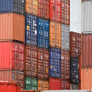 Solution avancée de transport de marchandises avec une structure robuste en acier utilisant des conteneurs maritimes secs pour l'importation et l'exportation de fret. - Product Image 6