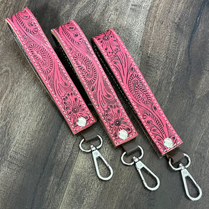 OEM ODM พวงกุญแจหนังวัวแบบมีเครื่องมือที่กำหนดเองพวงกุญแจข้อมือหนังสุดหรูใหม่สายรัดกุญแจรถพรีเมี่ยมของขวัญเครื่องประดับแฟชั่น - Product Image 4