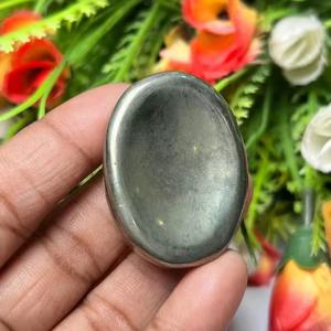 หินไพไรต์ธรรมชาติคุณภาพสูง รูปไข่ ขัดเงา ขนาดเล็ก ใช้สำหรับนวดฝ่ามือ หินบำบัด คริสตัลบำบัด บรรเทาความเครียด - Product Image 5