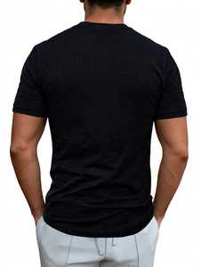 เสื้อยืดคอกลมแขนสั้นสีดำสำหรับผู้ชาย สีพื้น สวมใส่สบาย ทรงปกติ ระบายอากาศได้ดี โลโก้ด้านหน้า ผ้าถัก - Product Image 2