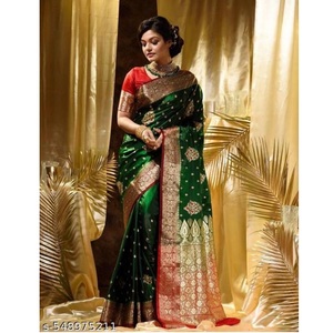 Sari de Seda Banarasi de Diseño Elegante con Borde Zari, para Bodas y Fiestas, Disponible a Precio de Exportación - Product Image 1