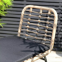Tabouret de bar en rotin avec assise en osier tressé à la main et structure en fer pour la décoration de mobilier de bar à domicile