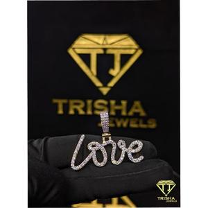 Colgante personalizado con la palabra 'LOVE' en plata de ley 925 con diamantes de moissanita, joyería con incrustaciones de diamantes, regalo de San Valentín de Trisha Jewels - Product Image 3